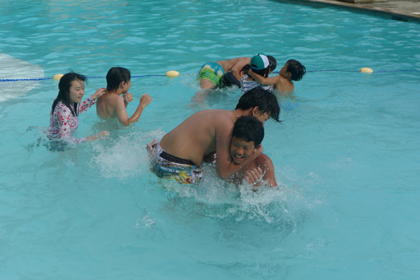 필리핀영어캠프-캠프 1 온천 수영장에서…
