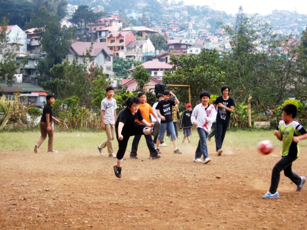 쎈영어학교 초등학생들의 고산지대 축구경기